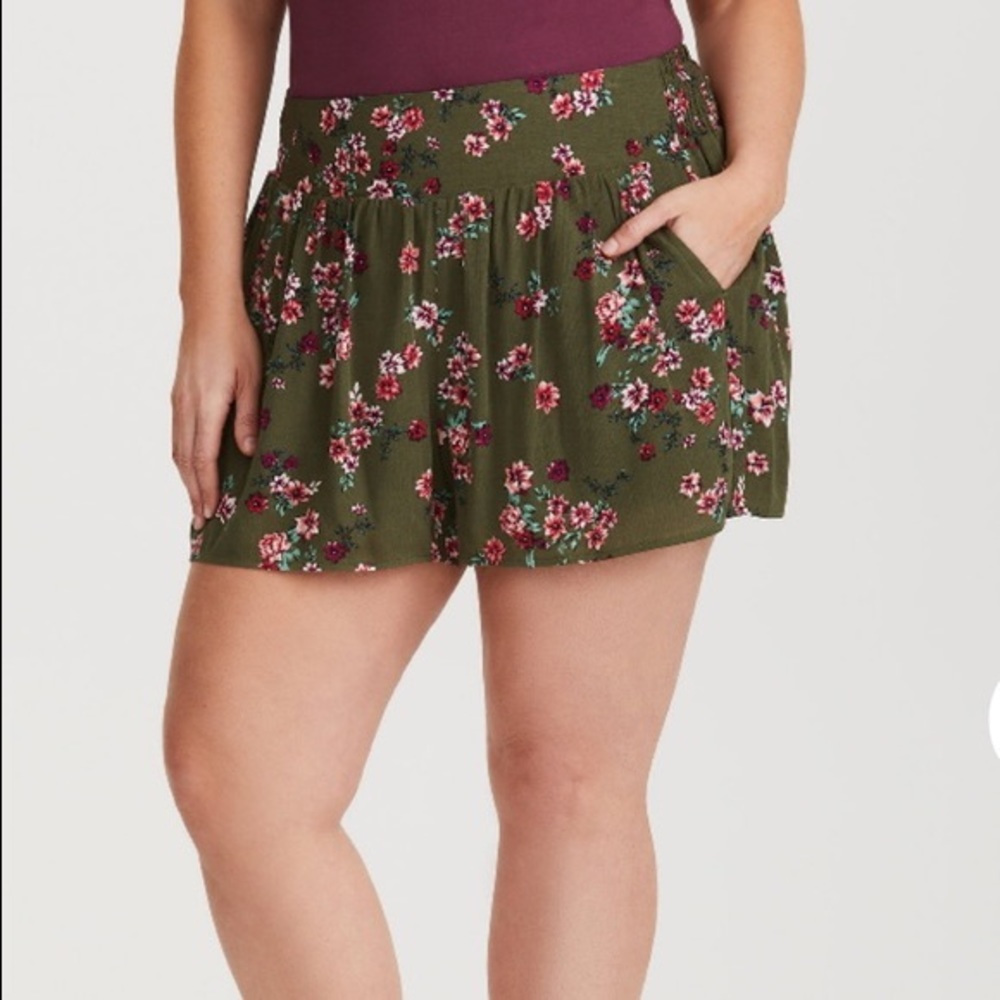 torrid olive gauze floral shorts 🌺